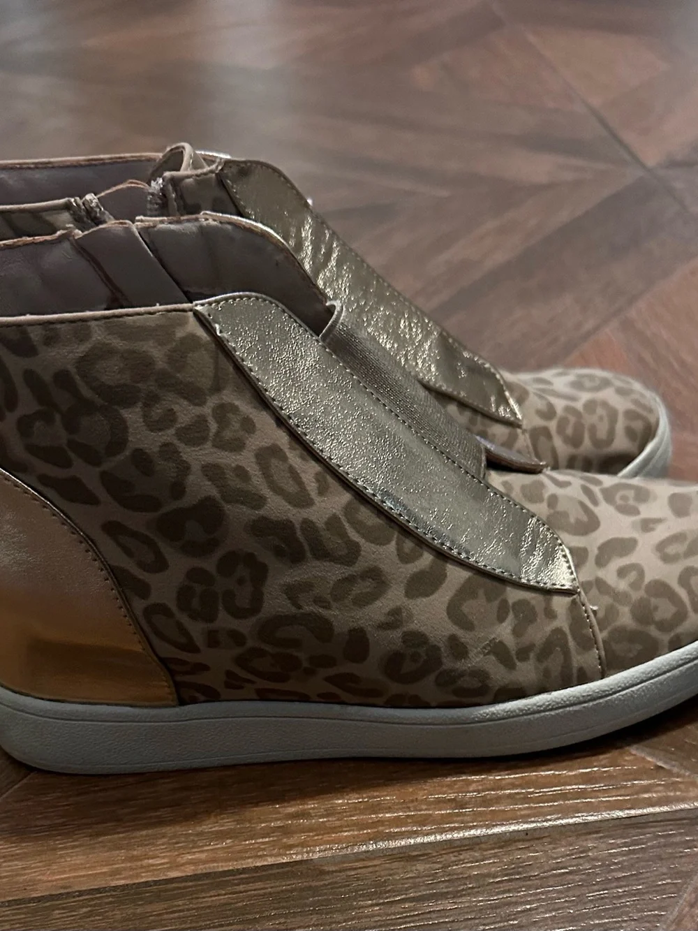 MIA Girls Leopard Print High-Top side zipper Boots in Taupe and Metallic Size 5M